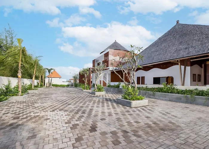 Hotel La Tropica Bali By Kanaya Hospitality 4*